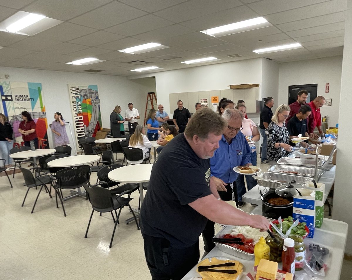 KawasakiRobot's tweet image. At Kawasaki Robotics, we know how to work hard and play harder! Earlier this week, the KRI team in Michigan transformed into grill masters, igniting the BBQ spirit, and turning up the heat 😎 ♨️ 

#WeAreKawasaki #WeAreRobotics #BBQ #GrillMaster