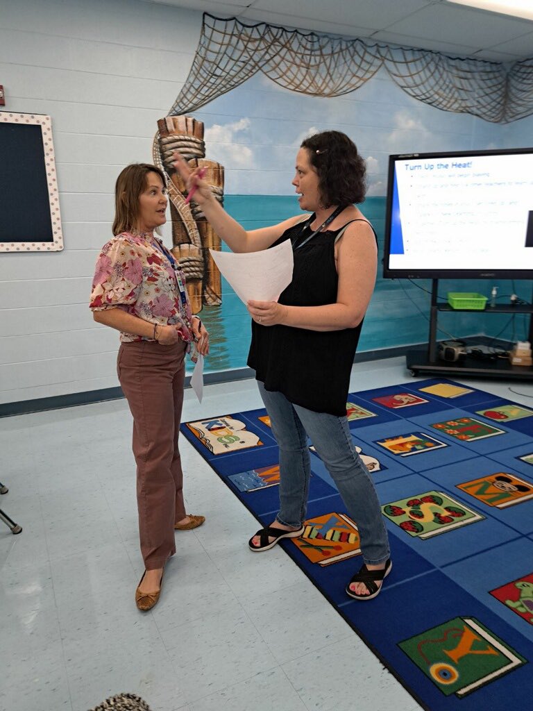 SchmidtSailors's tweet photo. Teachers sharing math knowledge at our PSD @HillsboroughSch https://t.co/mHq1UyJv1H