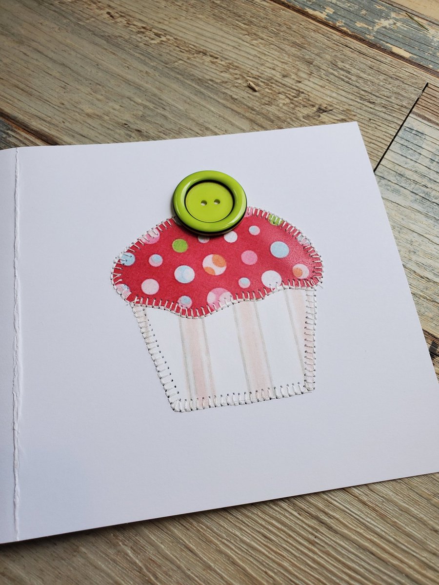 Cupcake anyone? 🧁 
#personalisedcard #cupcake #cupcakes #cupcakedecorating #cupcakelove #cupcakeoftheday #handmadeuk #goodenoughtoeat #madetoorder #etsyshop #smallbusinessuk #salisburybusiness #wiltonindies #salisburyindies
@zencuddles 
zencuddles.etsy.com