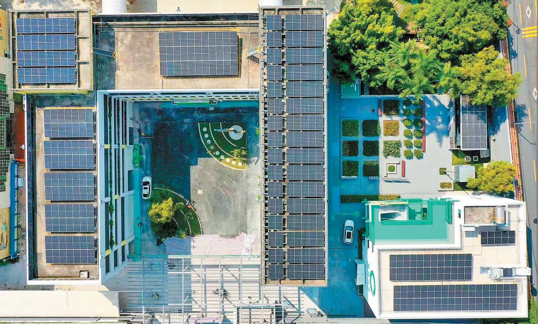 MorningGBA's tweet photo. Liulian Primary School has become #China’s first #PEDF primary school and #Shenzhen's first near #zeroenergy primary school renovated from existing buildings. PEDF refers to photovoltaic, energy storage, direct current and flexibility. #schools https://t.co/509rgfB0jf
