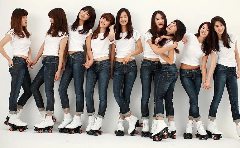 SNSDChartsbr's tweet photo. 16 years ago, Girls’ Generation, one of the most legendary groups of all time, officialy debuted.

• 2007 💗
• 2009 💗
• 2017 💗
• 2022 💗

#소녀시대_16주년_우리_꼭_영원하자
소녀시대 16주년 축하해
#16Years_Sailing_With_GG
SNSD 16th Anniversary
@GirlsGeneration https://t.co/HAc6phdinb
