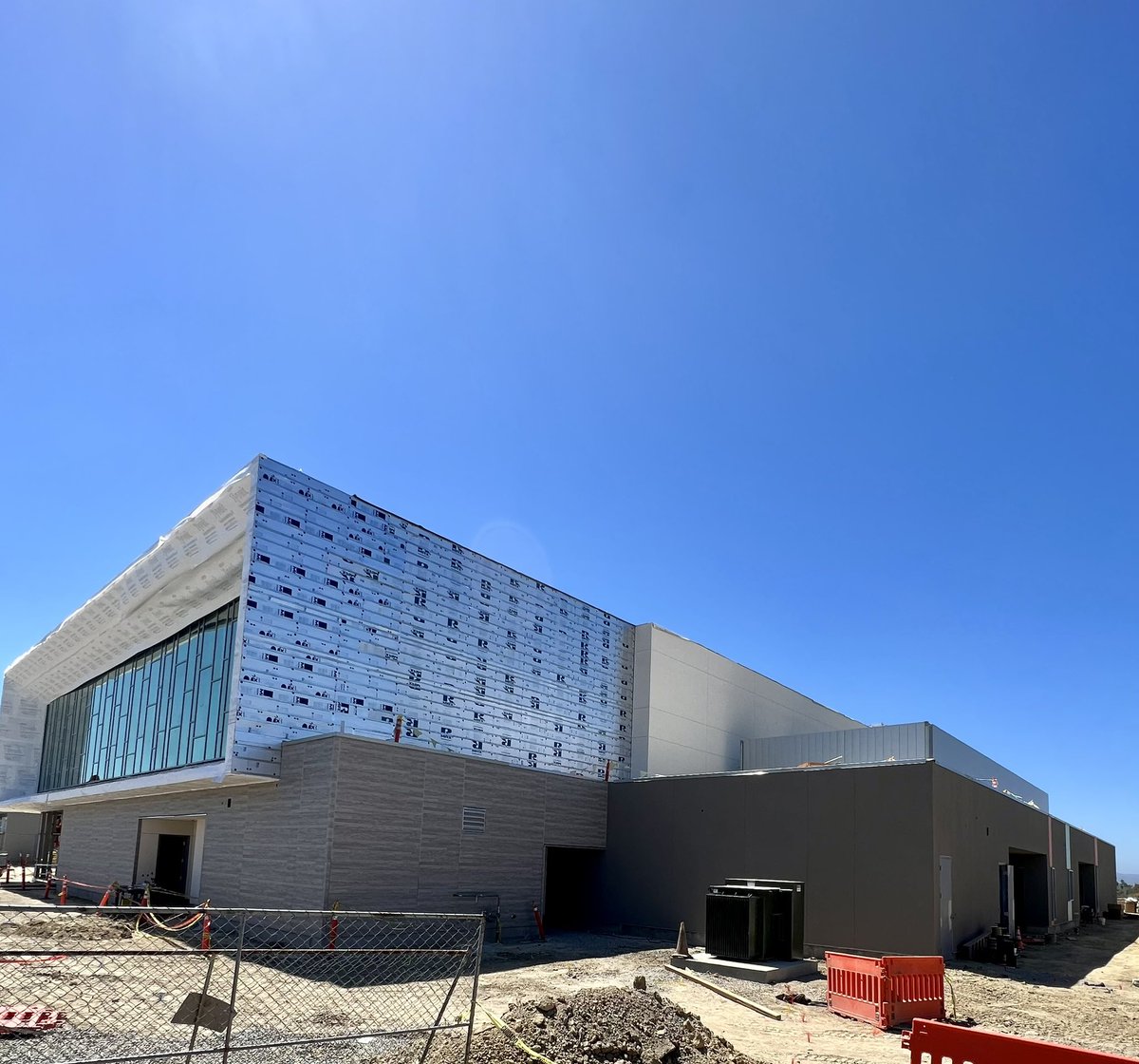 So exciting to see the construction progress on our new <a href="/MiraCosta/">MiraCosta College</a> gym, home of the <a href="/MCCSPARTANS/">MiraCosta Athletics</a>! So cool to see this go from a concept in 2019 to a beautiful student-centered space for our athletes today. Looking forward to our Athletic programs moving in by early 2024! 💙💚🏀🏐