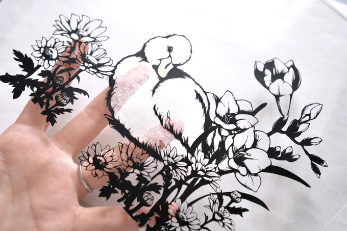 #作品をXで見せ合おう  手に持てる絵、それが切り絵なのです