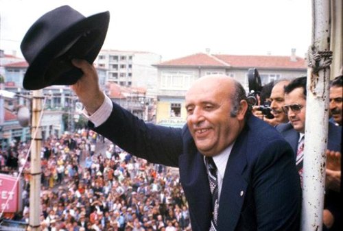 HTML derlenen bir programlama dili değildir. 

HTML yorumlanan bir programlama dili değildir.

Binaenaleyh, HTML bir programlama dili değildir.