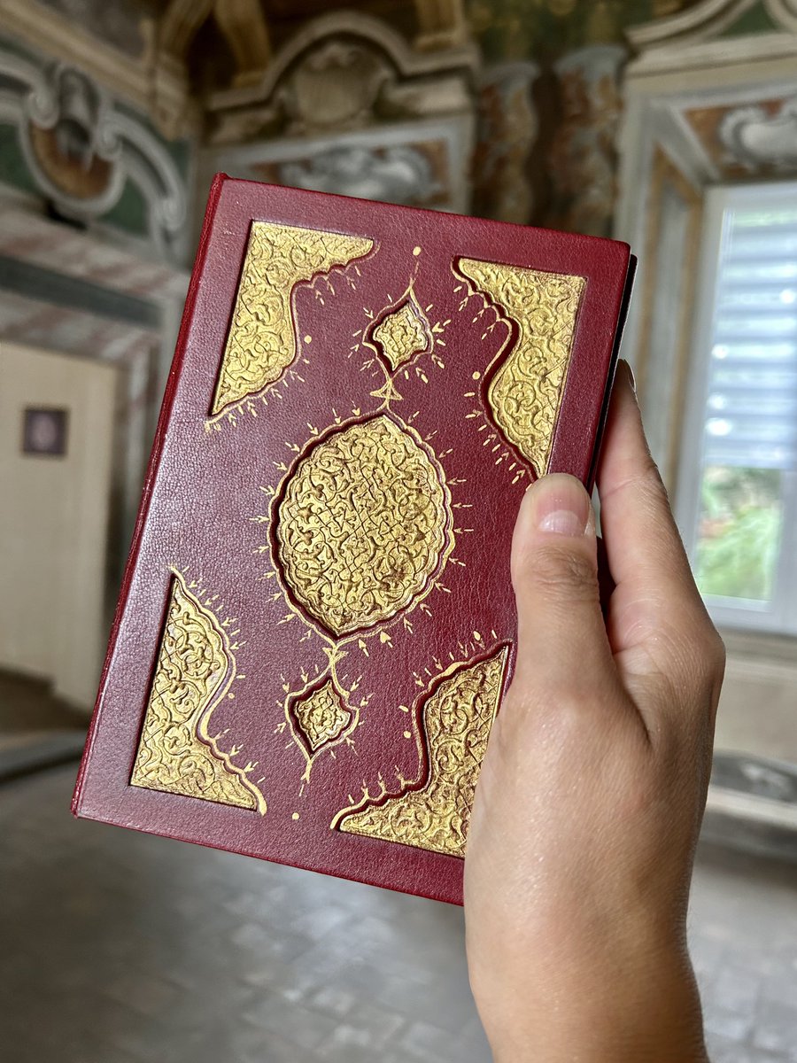 iamkristinesr's tweet photo. @IconBook_Paper @ICRI__ @BodCons @conservators Week 3’s a wrap 📚
14 Ottoman-style bindings, made in just five days!
Today was about decoration with shell gold and shocking pink fly leaves… Oh, and class photos with our models of course!
Just one more week to go for #MonteProject2023
#OttomanBinding #HistoryoftheBook https://t.co/pukCgHO2BE