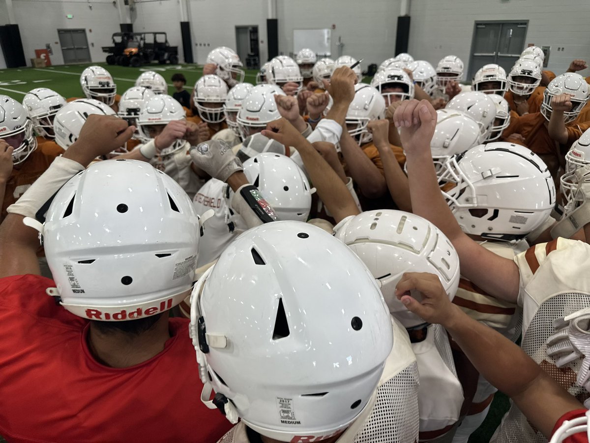 First day in pads… Christmas morning in Coyote Country! Even the big guy showed up to see the Coyote in full-contact football. @AliceAthletics1 @joe_richard10 @ChrisThomasson7 @KRIS6sports @EchoNewsJournal @CallerSports @AliceHS_Coyotes @AliceISD @dctf