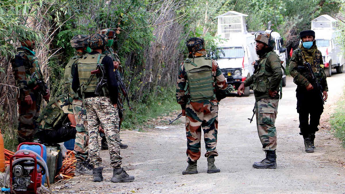 Three Army jawans injured in encounter with Terrorists in Manzgam area of #Kulgam
Praying for their speedy recovery