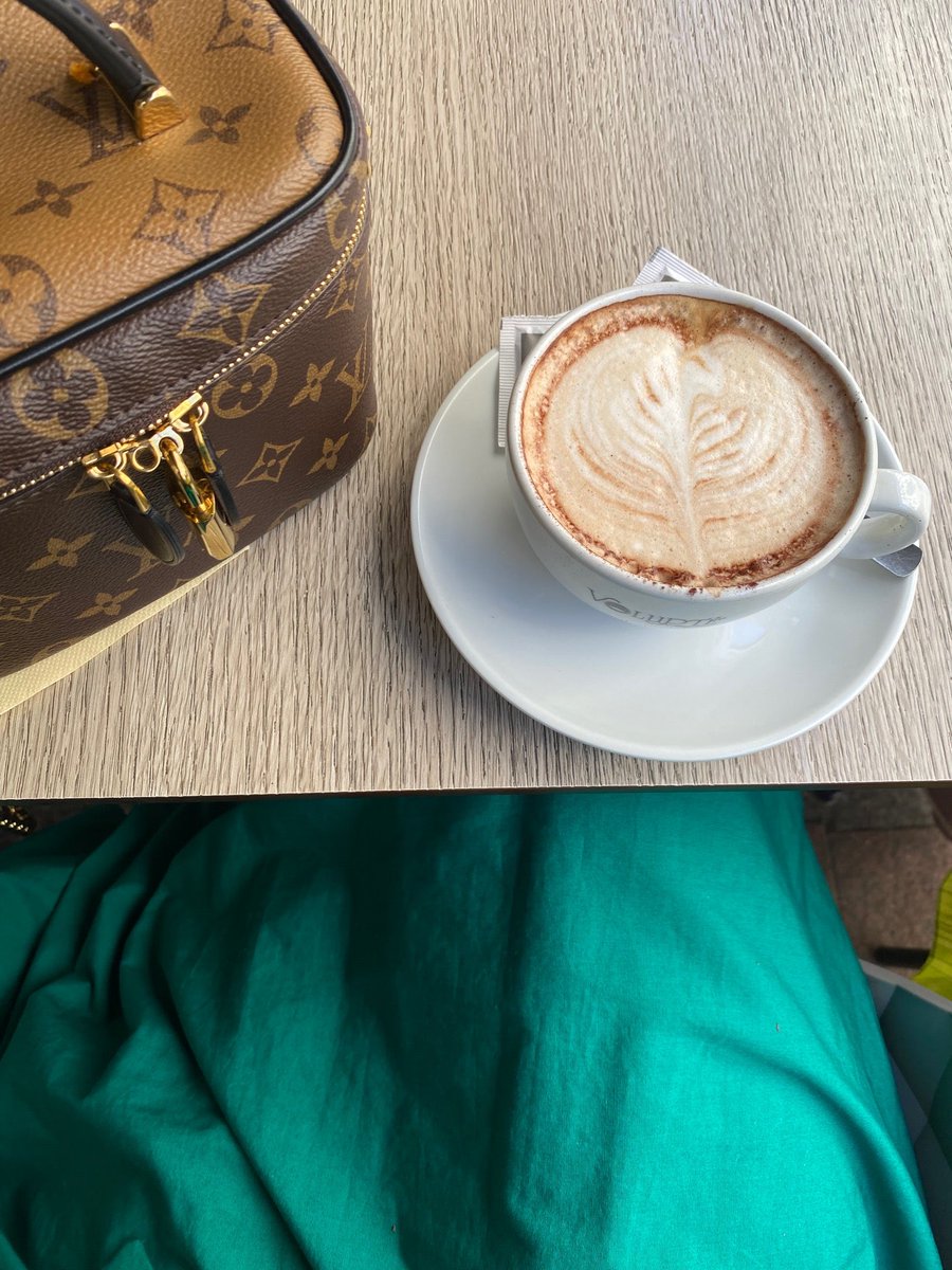 swarmingnow's tweet photo. News from Cannes, France🇫🇷! It's 4:06 PM and a gathering of over 20 in Volupté Anytime!  https://t.co/jWrWy7vYIf https://t.co/f0AaCdZg0A