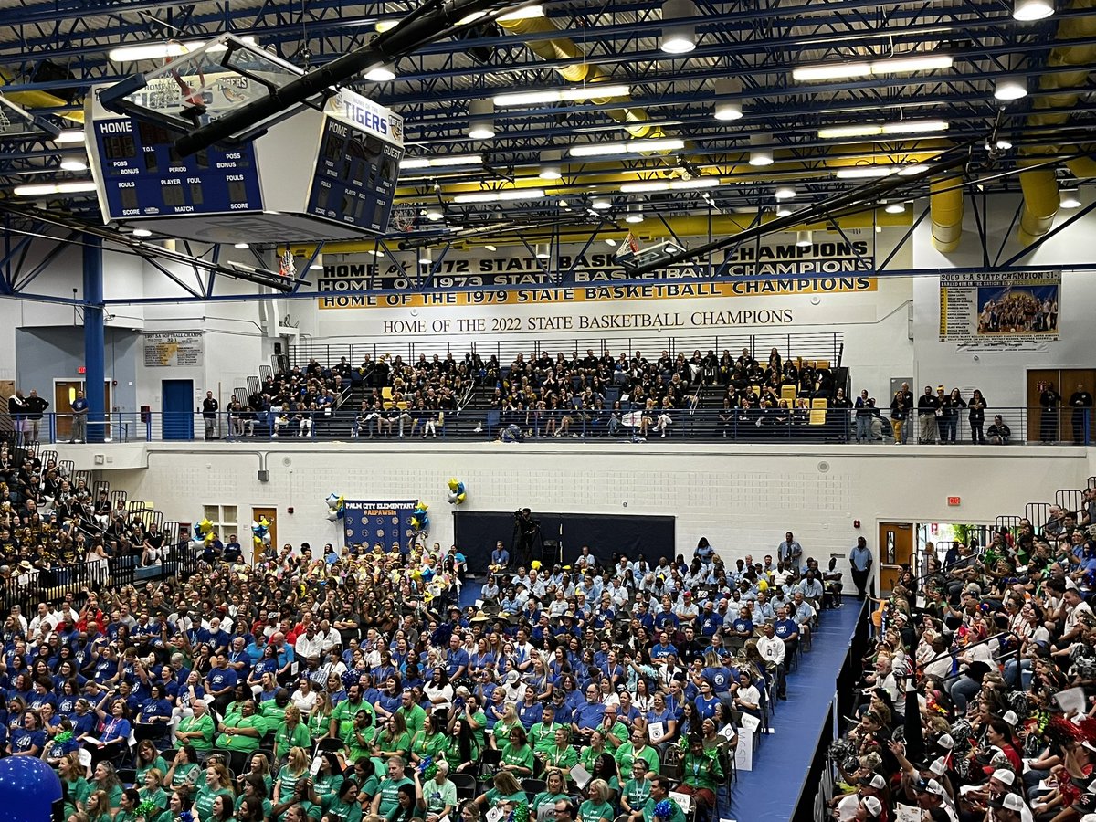 NoronaSelvidge's tweet image. Tiger Spirit!#oneteamonedream #mcsdbettertogether #mchstigers