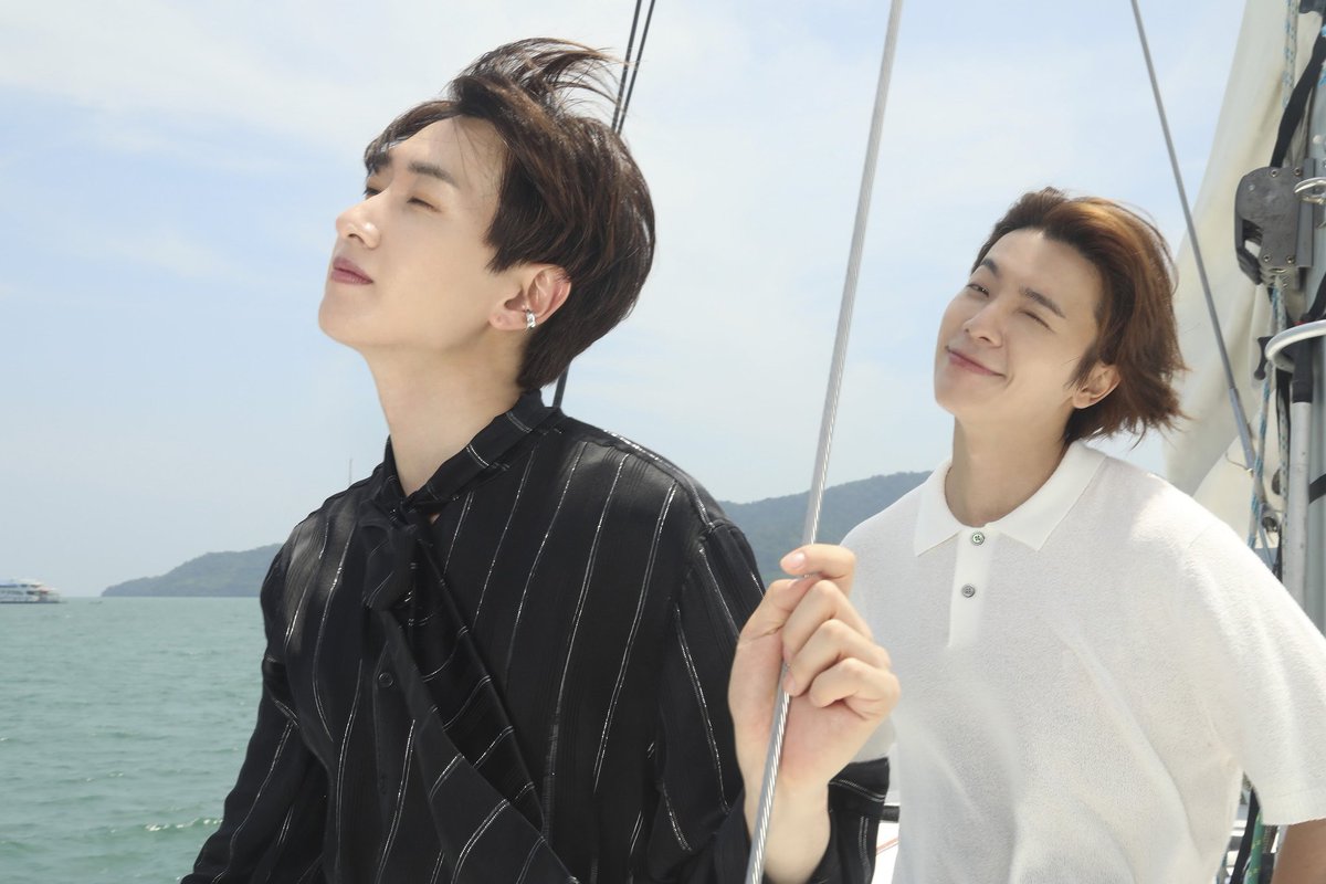 philorain's tweet photo. Hyukjae looks like those kdrama rich socialite 'wife' who ask his husband, donghae the super rich businessman hubby, to have a yacht vacation. Drinking wine, wearing sunglass, enjoy the wind while talking abt getting rid of their rival lmao https://t.co/U8uW1bTg6D