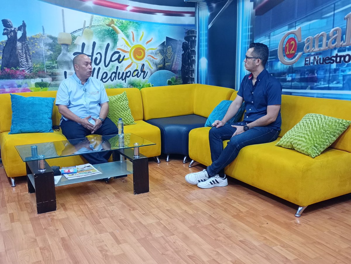 holavalledupar's tweet photo. @ErnestoOrozcoD  visitò el set de @holavalledupar  para compartir algunas de sus propuestas en favor de la  ciudad. https://t.co/n7NzXQgBak