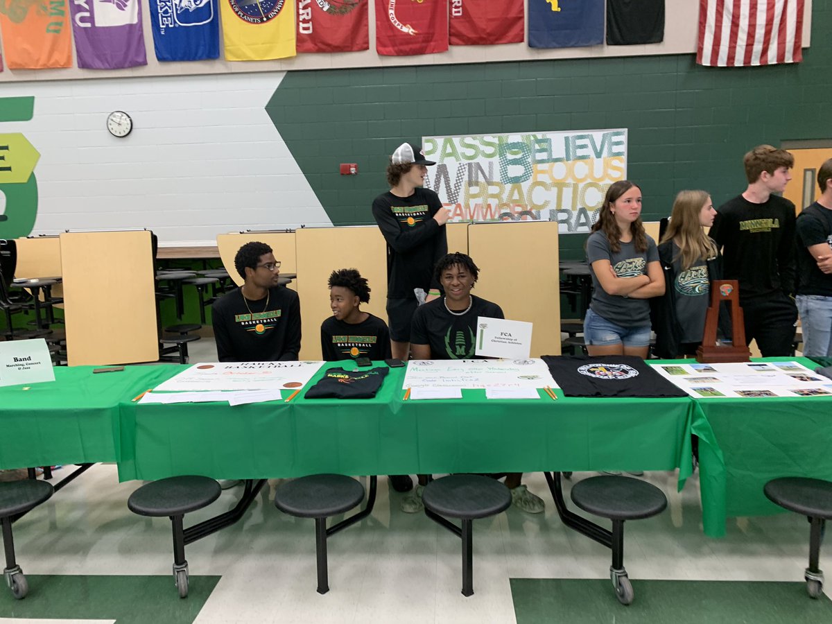 Isom_5strong's tweet photo. Lake Minneola's First Flight for freshman/newcomers to the campus. Great to see the sports and clubs represented πͺπ½ππ
Go Hawks!!!
#1Hawk https://t.co/a1X42HQsQH