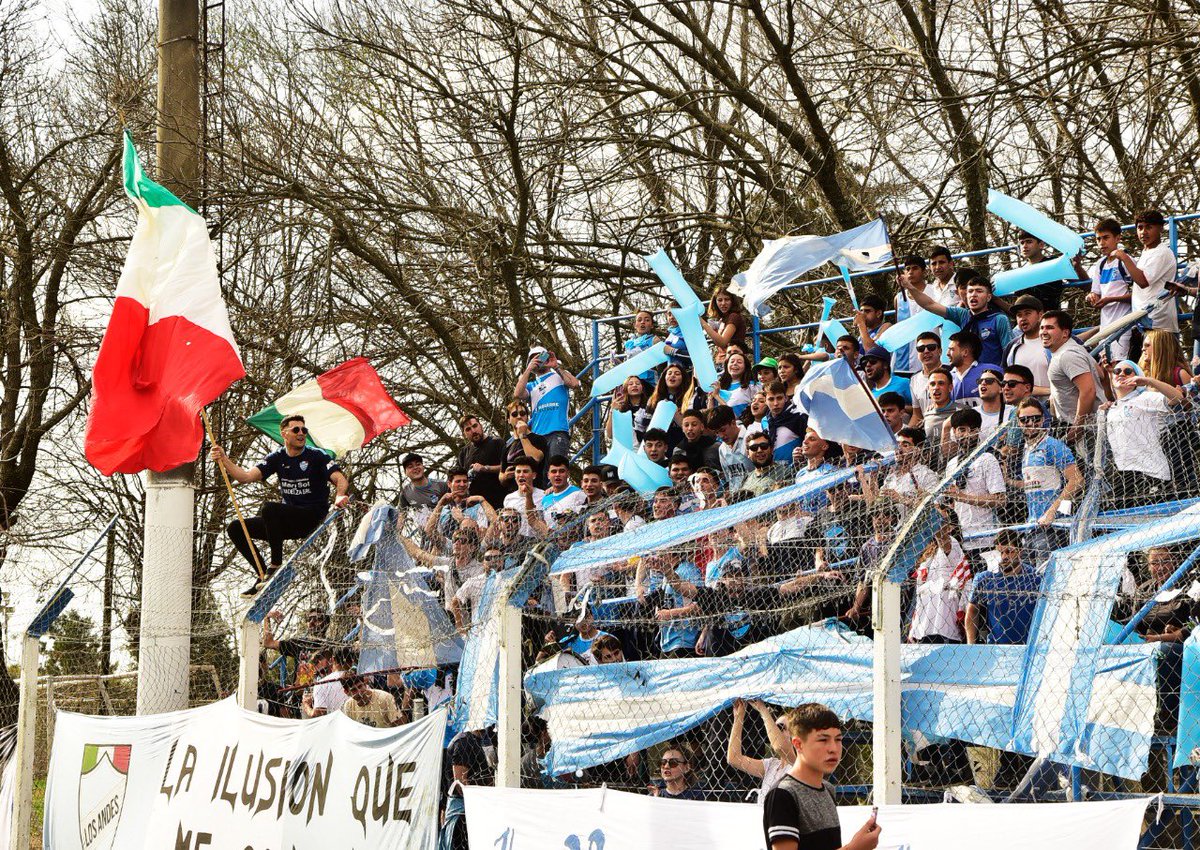 Los mismos colores nos malcriaron a todos por igual 🇸🇲

FELICES 104 AÑOS LOS ANDES DE MI VIDA

🔵🔵🔵🔵🔵⚪️⚪️⚪️⚪️⚪️