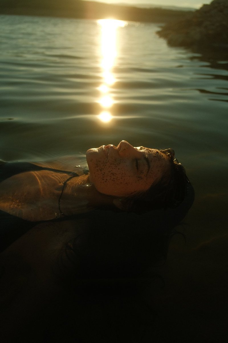 El mar te recuerda cuan nimiedad son tus preocupaciones. Éstas son ínfimas al lado de su inmensidad.
