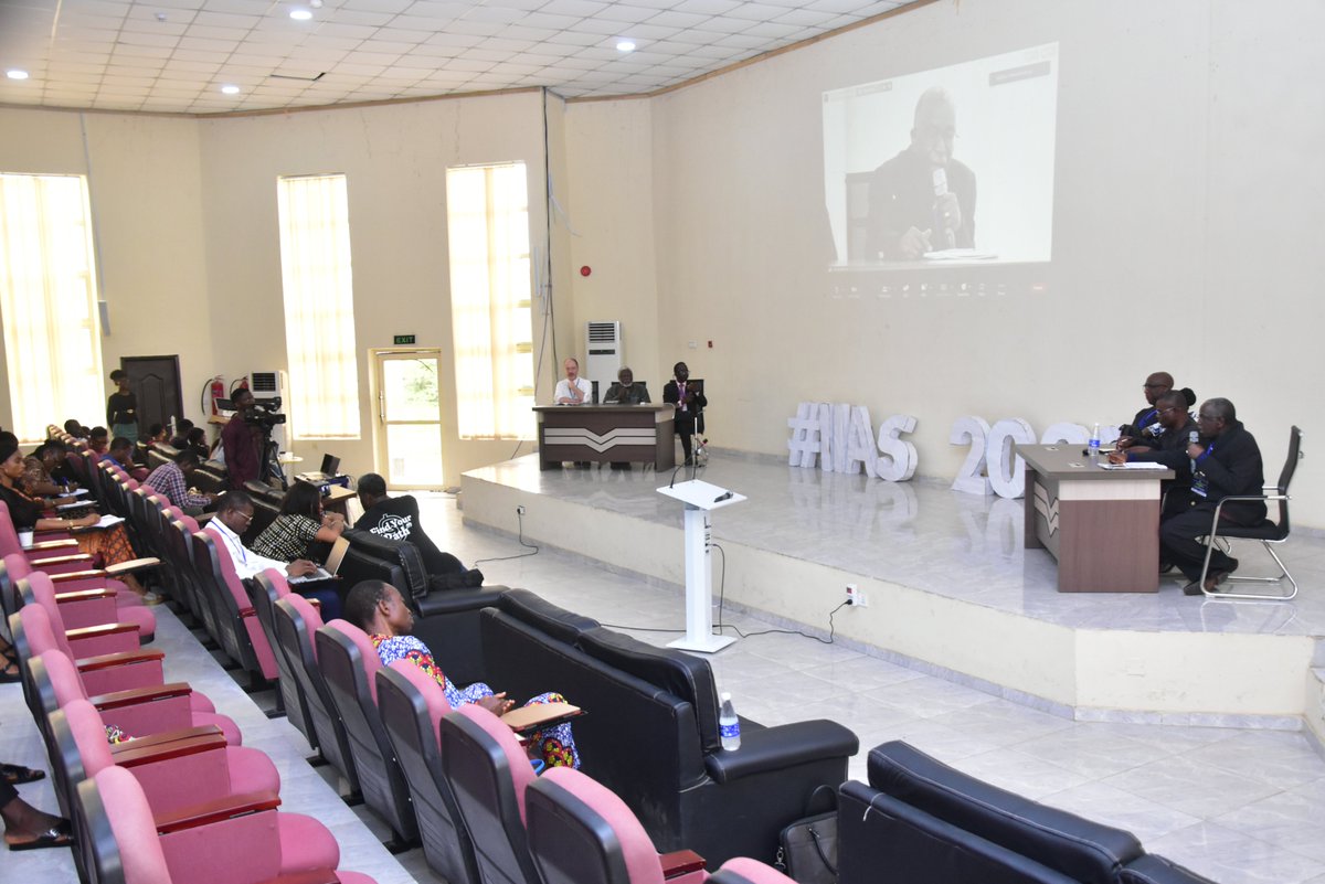 ifeias's tweet photo. Open forum session; professors, faculties, mentors and fellows reflect on the summer institute. The session was facilitated by the convener, Prof. Jacob Olupona.
#IIAS2023 #AdvancingAfrica https://t.co/OT3d8eY4Ro