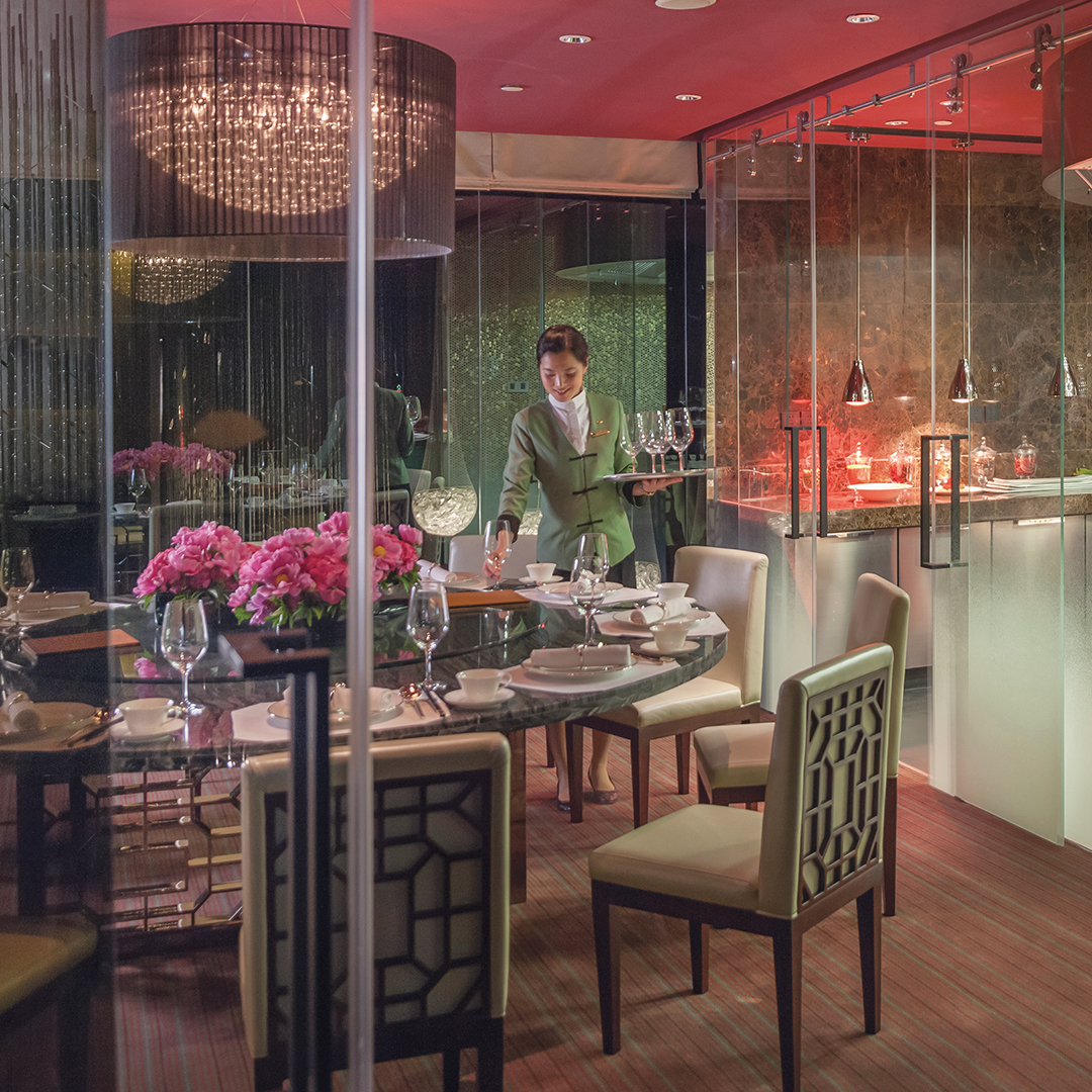 China is filled with fascinating experiences just waiting to be discovered. From the rich heritage of Beijing, to the lively atmosphere of Shanghai. Make your stay one to remember with our exclusive summer offer. Explore now: ow.ly/gT2f50PsNAx #ImAFan