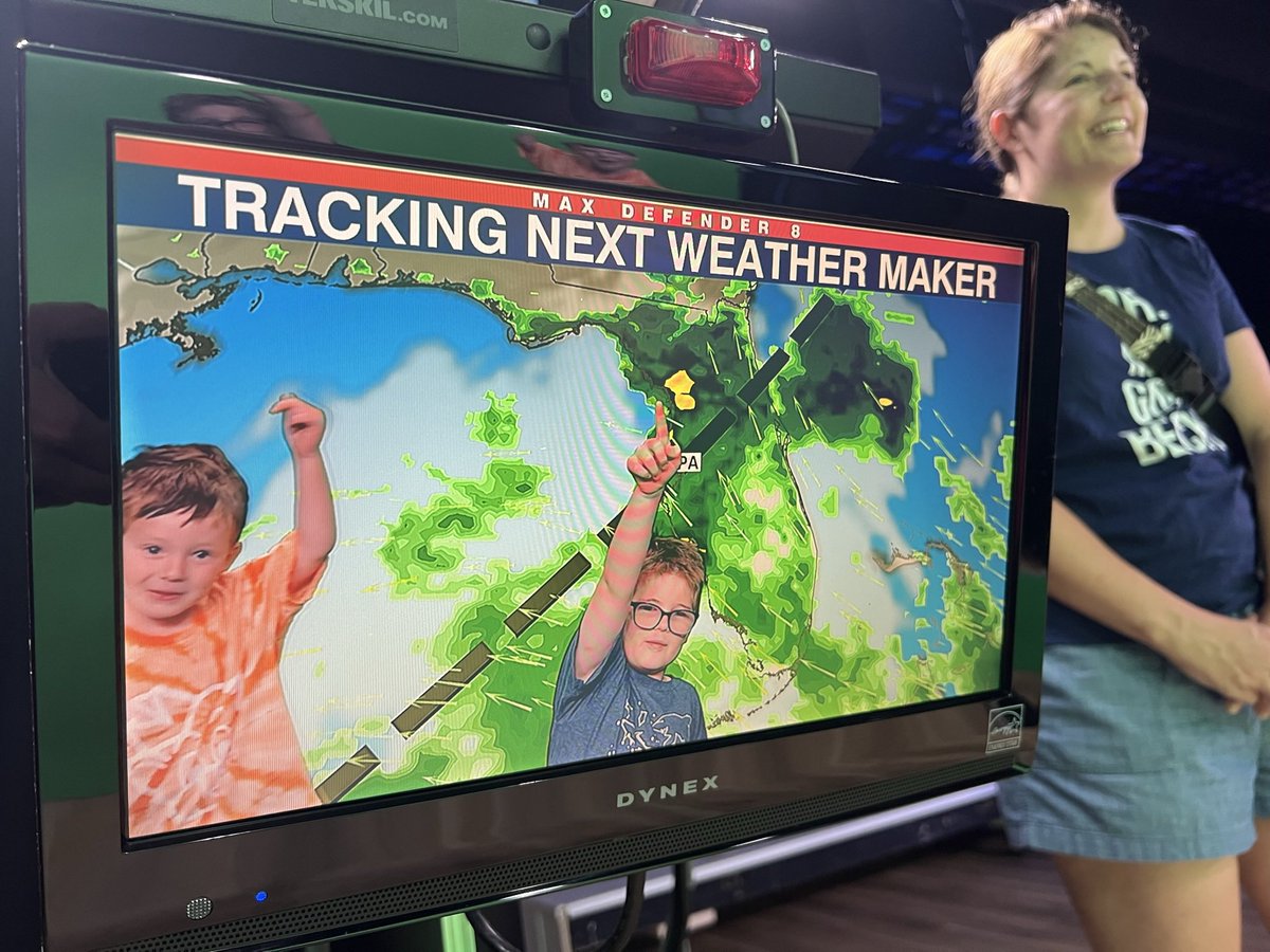 WFLARebecca's tweet image. My adorable nephews stopped by to check out my office 😍 #naturals #auntlife #coolaunt