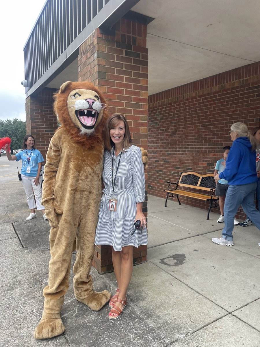franklinspecial's tweet photo. The #FSSDfirstday is underway at ⁦@fssdLES⁩! Have a great day Lions! https://t.co/j8VSJP0rGw