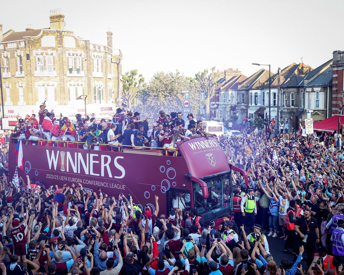 StoolSoccer's tweet photo. Actually quite impressive how West Ham Higher-ups have turned the fanbase completely against them less than 2 months after the greatest achievement in the clubs history.

How do you mess up this badly? How are some of these decisions being made when there are so many smart & successful brains behind the brand? 

West Ham fans deserve better! 🤔⚒️