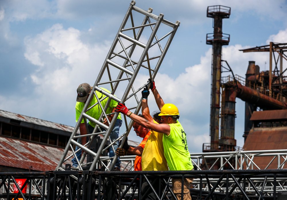 SaedHindash's tweet image. A photographic study showing behind the scenes as the Wind Creek Steel Stage is built for @Musikfest  2023. Click this link -&amp;gt;&amp;gt; bit.ly/4414ni9 to see the process. #musikfest #concertstage #lehighvalleypa