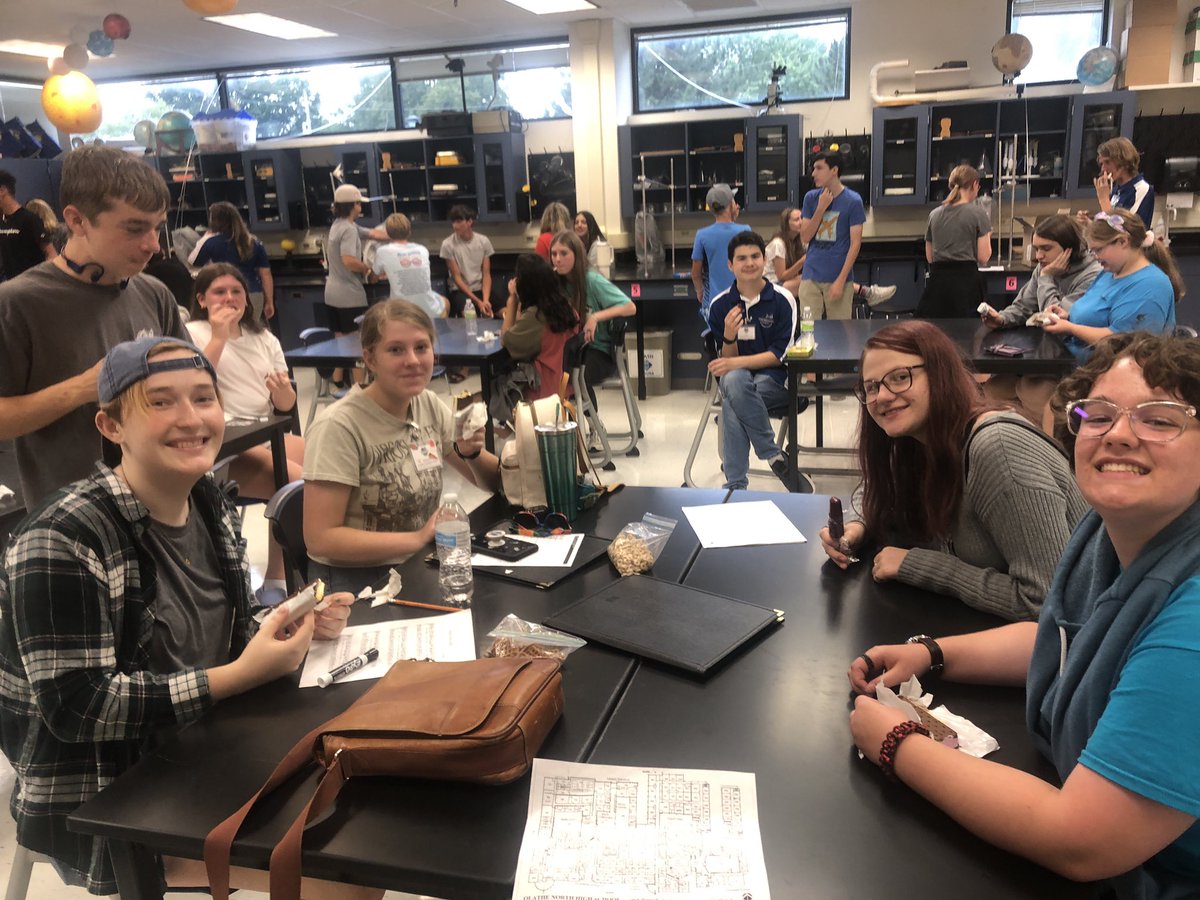 OlatheGeo's tweet photo. Had a great time at our Welcome Back Ice Cream Social last night! Loved welcoming our new Eagles to the nest! #GeoFam #ONTeach @Olathe21st https://t.co/AIztfOv9PS