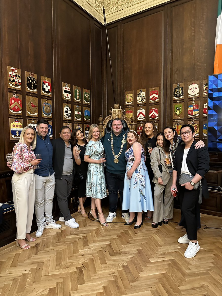 Celebrating with the ED team at the Daisy <a href="/BonnieDAISY/">Bonnie Barnes</a> and  HEART awards last night <a href="/Beaumont_Dublin/">Beaumont Hospital</a>  in the <a href="/LordMayorDublin/">Lord Mayor of Dublin</a>.👏👏👏