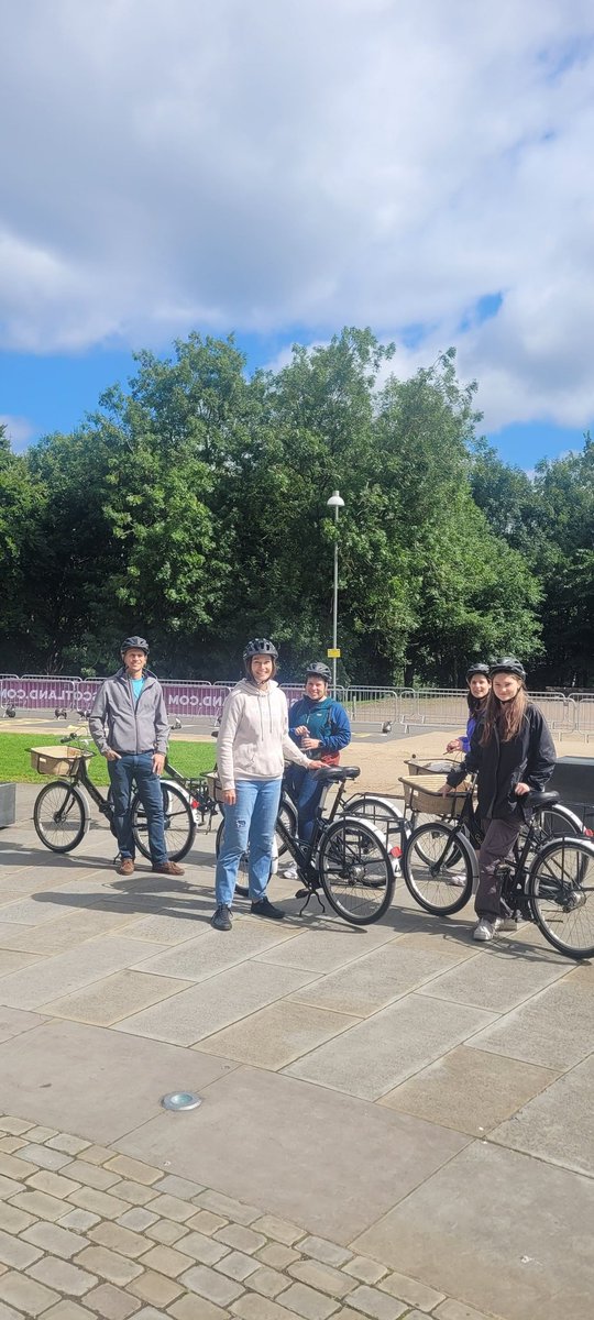 galluspedals's tweet photo. Wow - what a morning for a bike tour of Glasgow :)  Felt a wee bit nervous about the road closures and my inability to read maps properly, but it all worked out! Knowing where the route crossings are tho is a game changer! #powerofthebike #GlasgowScotland2023 #UCI https://t.co/RSRJ8EPJmh