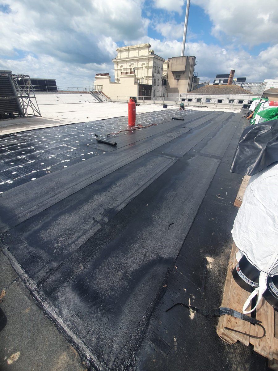 Works progressing nicely at The Brighton Centre where we are currently upgrading the defective roof covering to a new Garland felt waterproofing system. #flatroofing #roofingcontractor #reinforcedbitumenmembrane