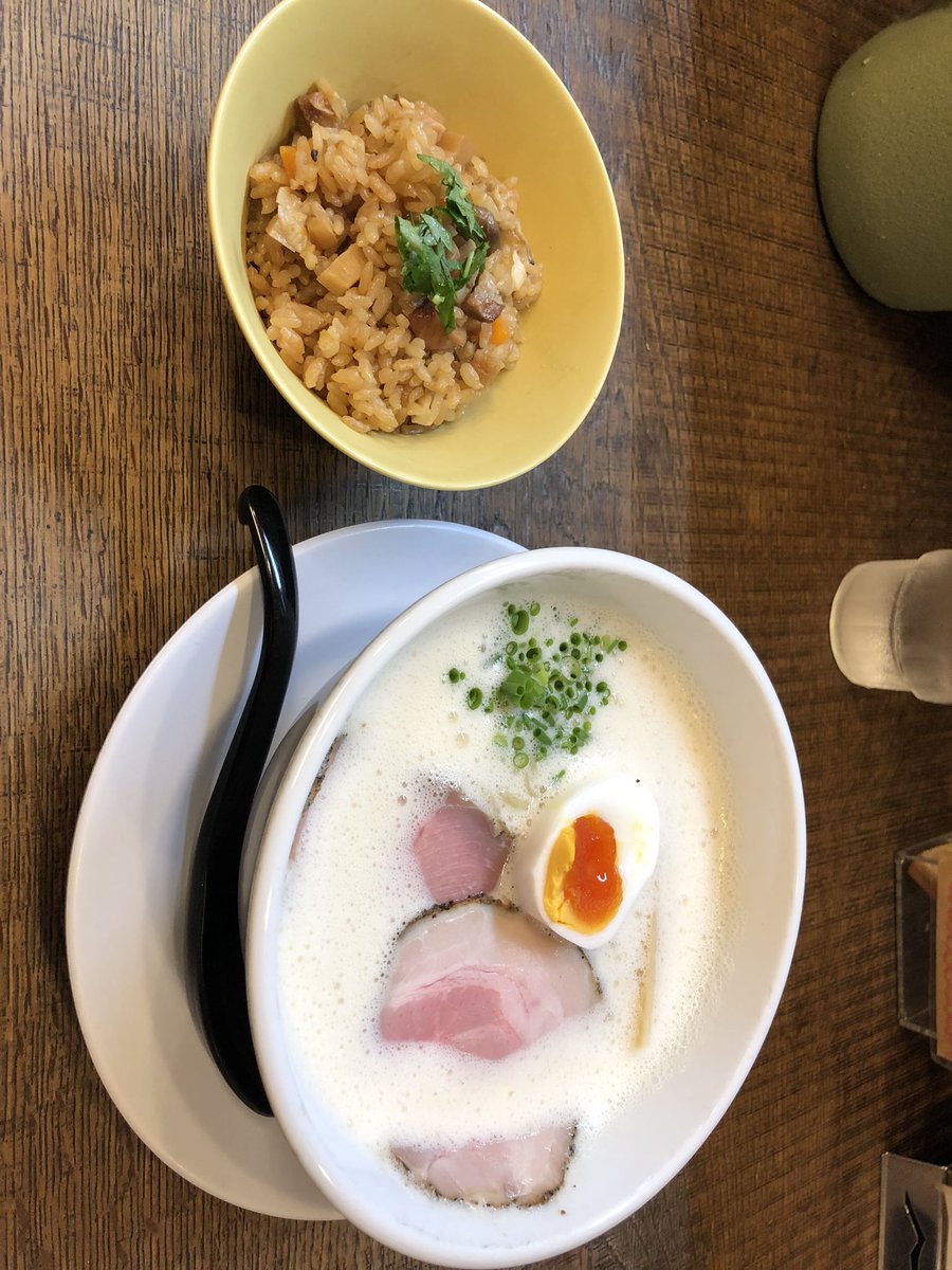 Robin_HEROES's tweet photo. 最近食べたラーメン
奈良市富雄にあるみつ葉
何度も前は通っていたけどようやく行くことができた
もちろん美味しくいただき完食&amp;完飲

#みつ葉
#奈良ラーメン
#富雄ラーメン https://t.co/d4B8RA1pyw