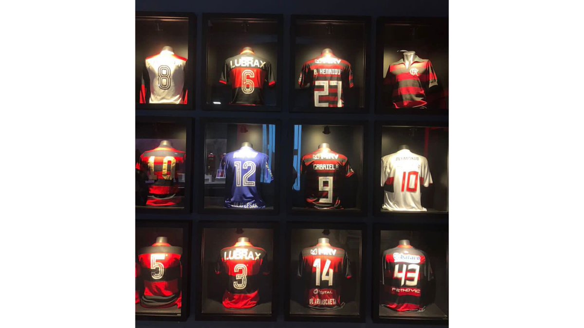 Brunohenrique's tweet photo. Muito gratificante estar marcado na história deste clube e ser lembrado com tamanho carinho em meio a tantos ídolos com títulos e memórias que a instituição construiu ao longo de sua história. Foi um prazer reviver lembranças tão bonitas e mergulhar na história do Flamengo. Espero que todos tenham a oportunidade de visitar assim como eu tive. Obrigado, @Flamengo