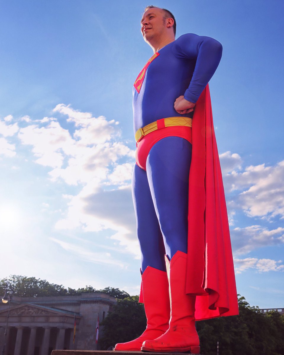 Superfavoberlin's tweet photo. #berlin #unterdenlinden
#superman #supermancosplay #cosplay #cosplayer #supermancosplayer
#supermancape #notrunksnosuperman #bringbackthetrunks #realsupermanweartrunks #supermanwearstrunks #onlyclassicsuit #alwaysredtrunks #dc #dccomics #restoretheclassic #supermanlegacy https://t.co/YiHxTQIj4k
