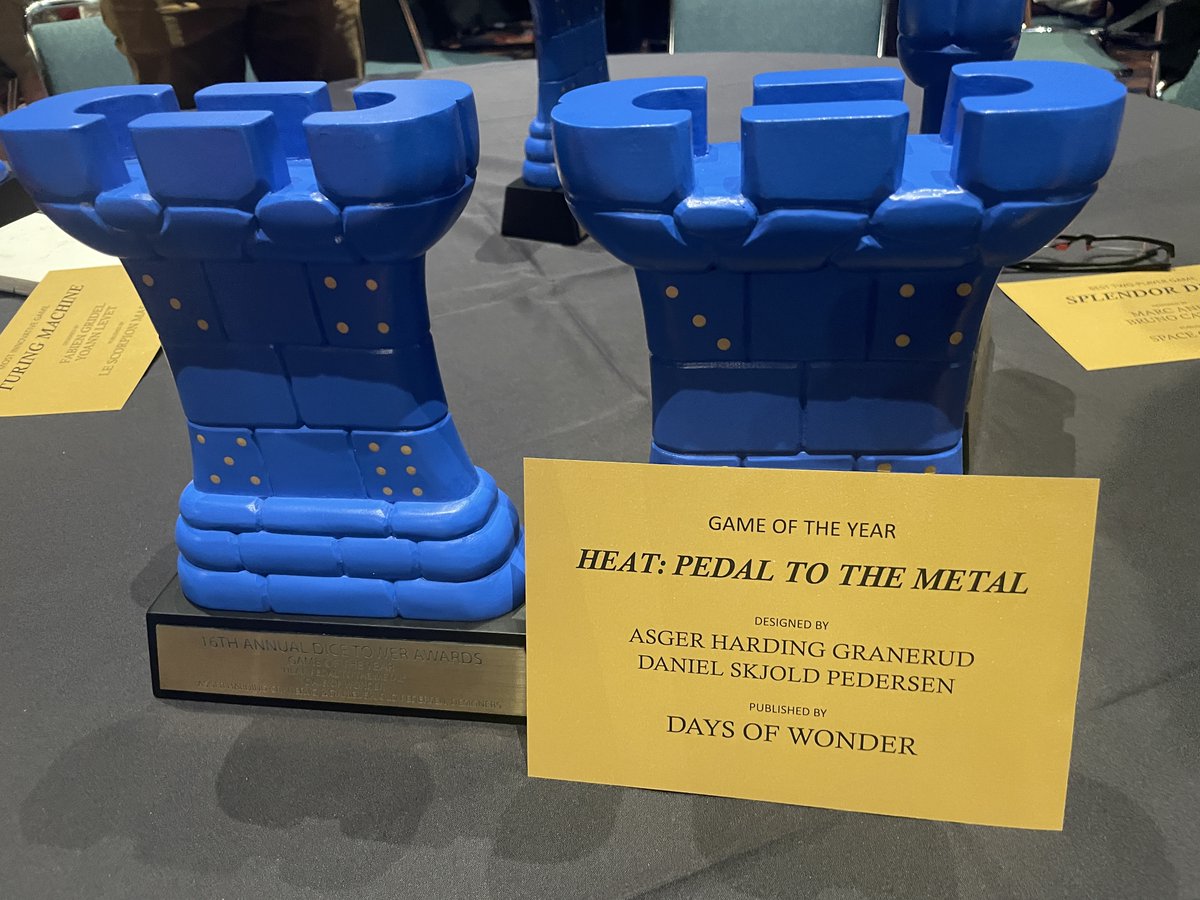 Live from @GenCon, HEAT has just received the Dice Tower "Game of the Year" award. Congratulations to the team, and a huge thank you to all the players! This is the perfect opportunity to announce the game's return to US stores and more copies will be available from September!