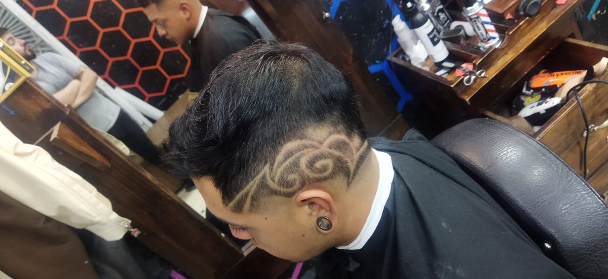 flaco_sb22's tweet photo. Amor por este arte que estoy en proceso de aprender 🙏💈 https://t.co/EWTXYRr5C4