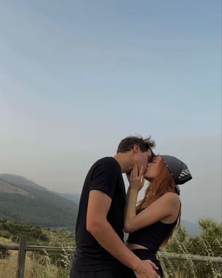 inmaarv's tweet photo. «Puede que el problema esté en mí»

«Puede que yo no esté hecha para que me quieran»

#ElArteDeSerNosotros 💔 https://t.co/SlKWR09oMs