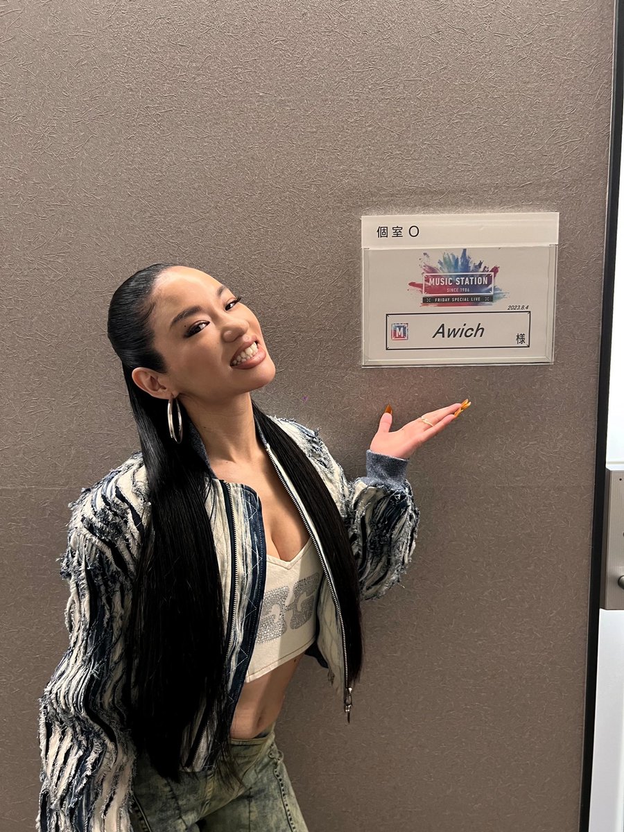 Awich098's tweet photo. Music Station🫡📺💖@Mst_com 
#mステでロンギネス 🔥本当にありがとうございました🔥🙏@VANITY__K も @unten1993 もありがとう😍❤️沖縄の台風やばかったんだけどギリ東京にみんな集合することができました🙏まだウチナーは大変だと思いますが今日のMステがみんなの元気に繋がることを願います🙏🙇🏻‍♀️ https://t.co/hXGvviZEAE