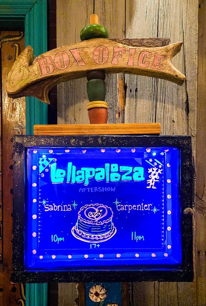 wijangco12's tweet photo. When @SabrinaAnnLynn said her bedtime is 9 pm, I felt that. But her #Lollapalooza aftershow was well worth staying up for. 💌

#EICSChicago https://t.co/5Ii3YSG9Id