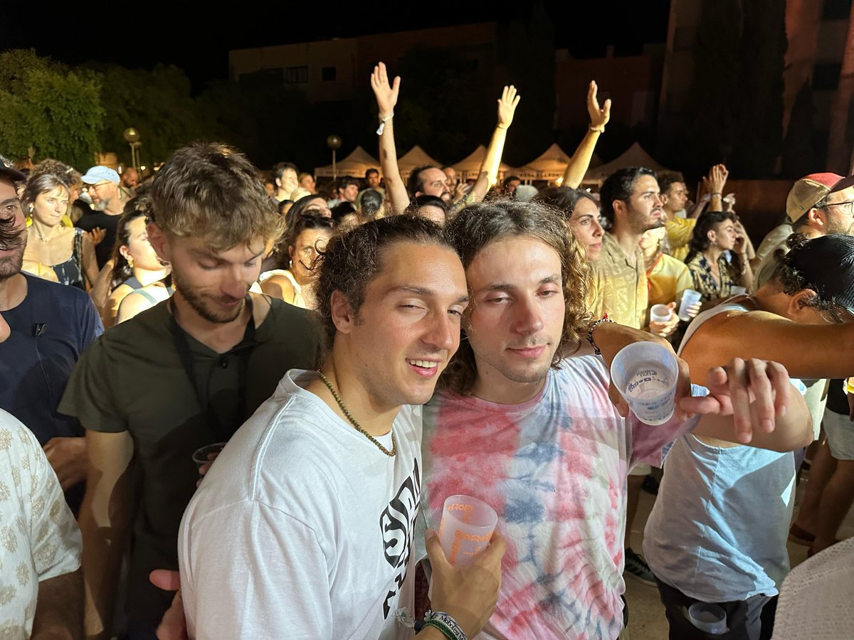 salsespop's tweet photo. hoLA la setmana passada vàrem pegar per la @mobofestOficial  i mos vàrem enrecordar que teníem un grup. Tocarà anar fent alguna cosa, no??? Sort que els colegas poblers mos estan ajudant a sortir del pou i potser s'hi courà quelcom dia 20. Qui sap?? https://t.co/HT1CS5lSIK
