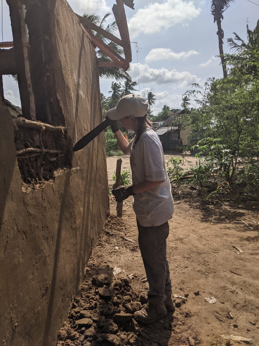 Here are some more photos of #TeamSwara doing their project work on Mama's houses in Muhaka 💪 #dosomethingamazing <a href="/CampsInt/">Camps International</a> #CampsEffect
