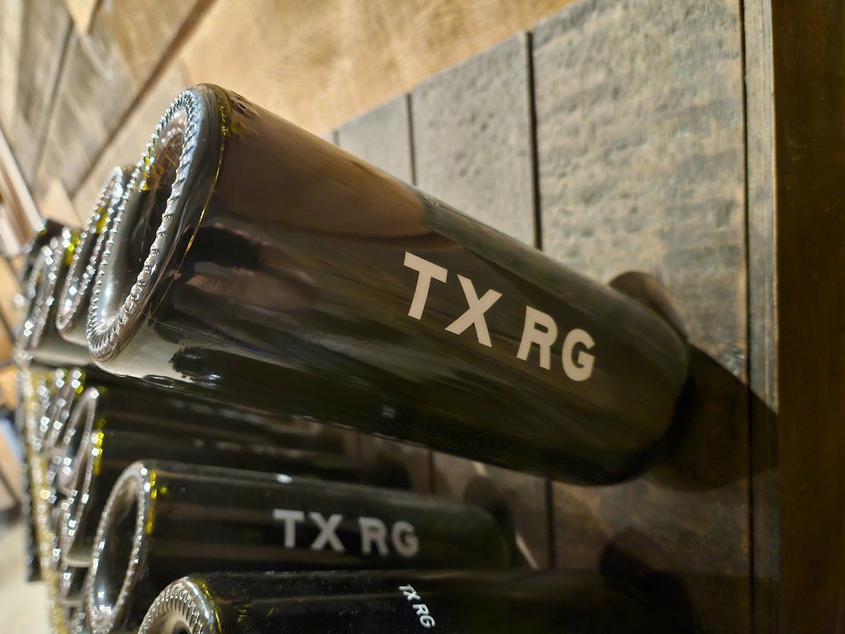 calaiswinery's tweet photo. We're down to our last few cases of the 2018 TX RG! Stop by soon to snag a bottle of this stellar Left-Bank Bordeaux Blend before it's gone!
#calaiswinery #txwine #texaswine #txwinery #texaswinery #TXRG #leftbank https://t.co/bweMQ78VPt