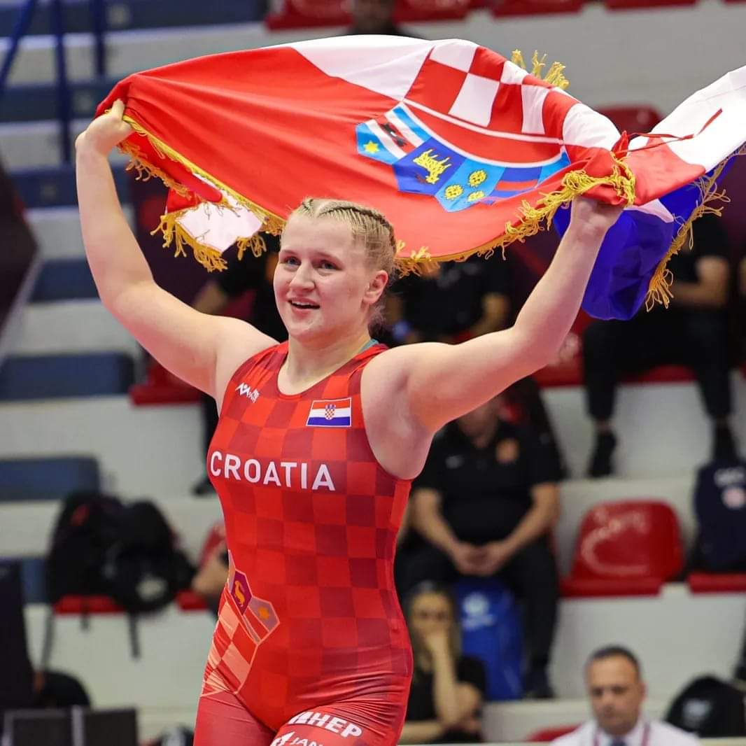 Targa7's tweet photo. Hrvatica Veronika Vilk postala je prvakinja svijeta u kategoriji do 69 kg. Sjajna Slatinčanka u finalu je za samo 55 sekundi tušem pobjedila reprezentativku Indije Srishti 
 Ovo je prva u povijesti zlatna medalja sa Svjetskog prvenstva ikada od samostalnosti Republike Hrvatske https://t.co/0Tj6IwdFSY