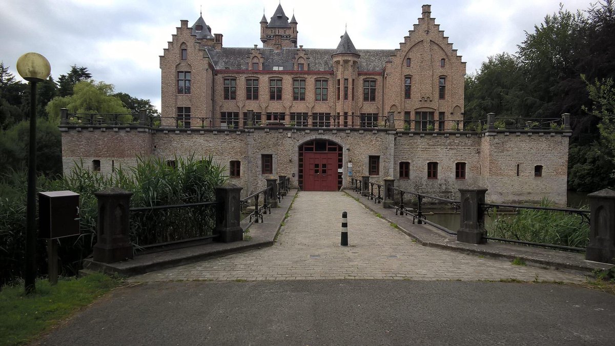 GeorgiaVercruys's tweet photo. Just a walk in your neighborhood. #Tillegem #Brugge https://t.co/I3o3zG2mNZ