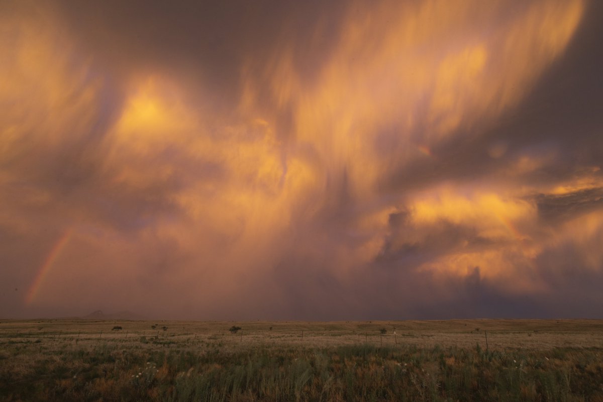 CodyMayer22's tweet photo. monsoon sunsets https://t.co/A260WcfI2M