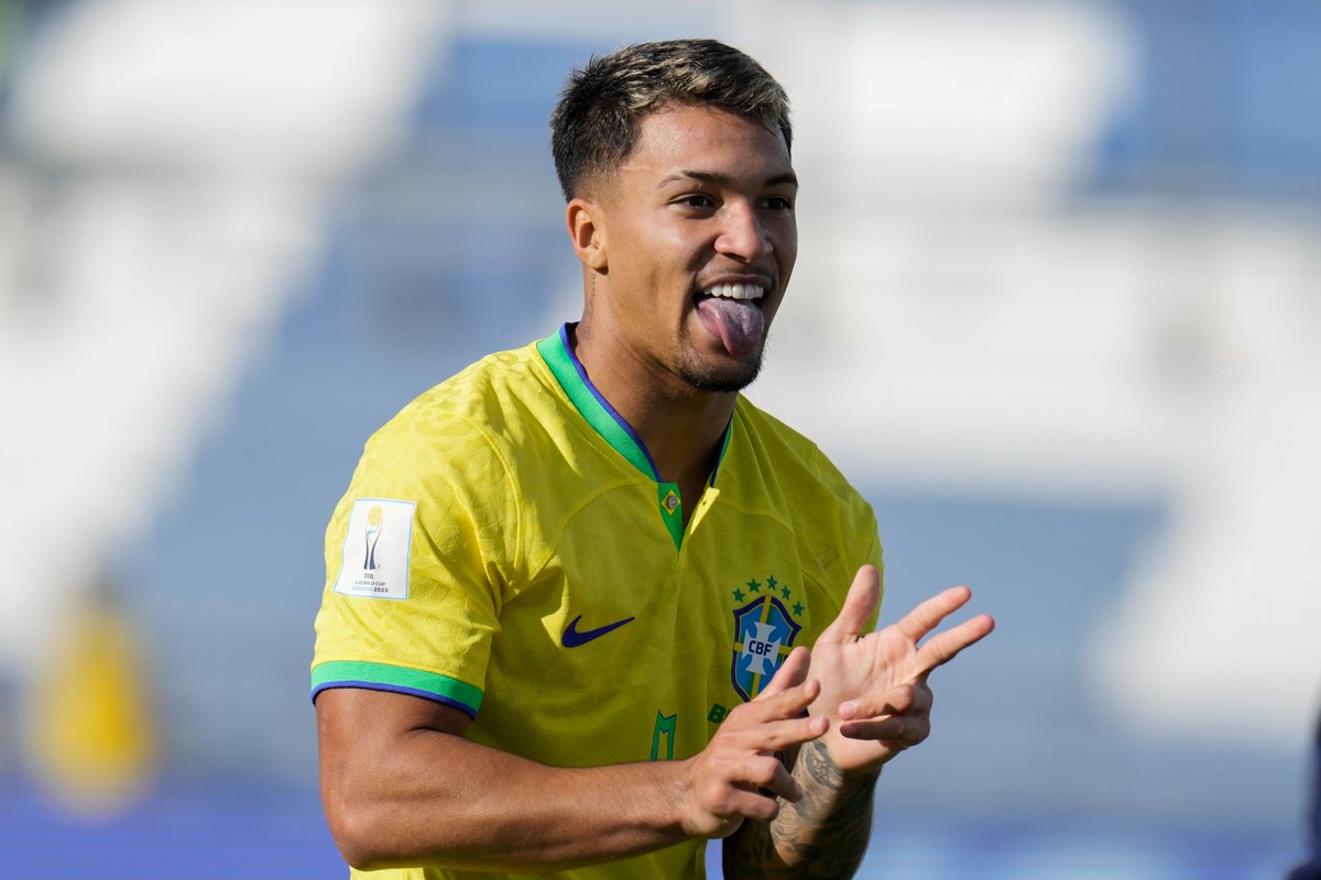 Fil_Biafora's tweet photo. L’#ASRoma migliora la sua offerta per #MarcosLeonardo: sul piatto 11 milioni, 7 di bonus e 10% sulla rivendita. Manca ancora l’intesa sulle modalità di pagamento, con il #Santos che vorrebbe gli 11 mln immediatamente. Ma anche su questo fronte c’è stato un avvicinamento
@tempoweb https://t.co/ntdFbMY0GR