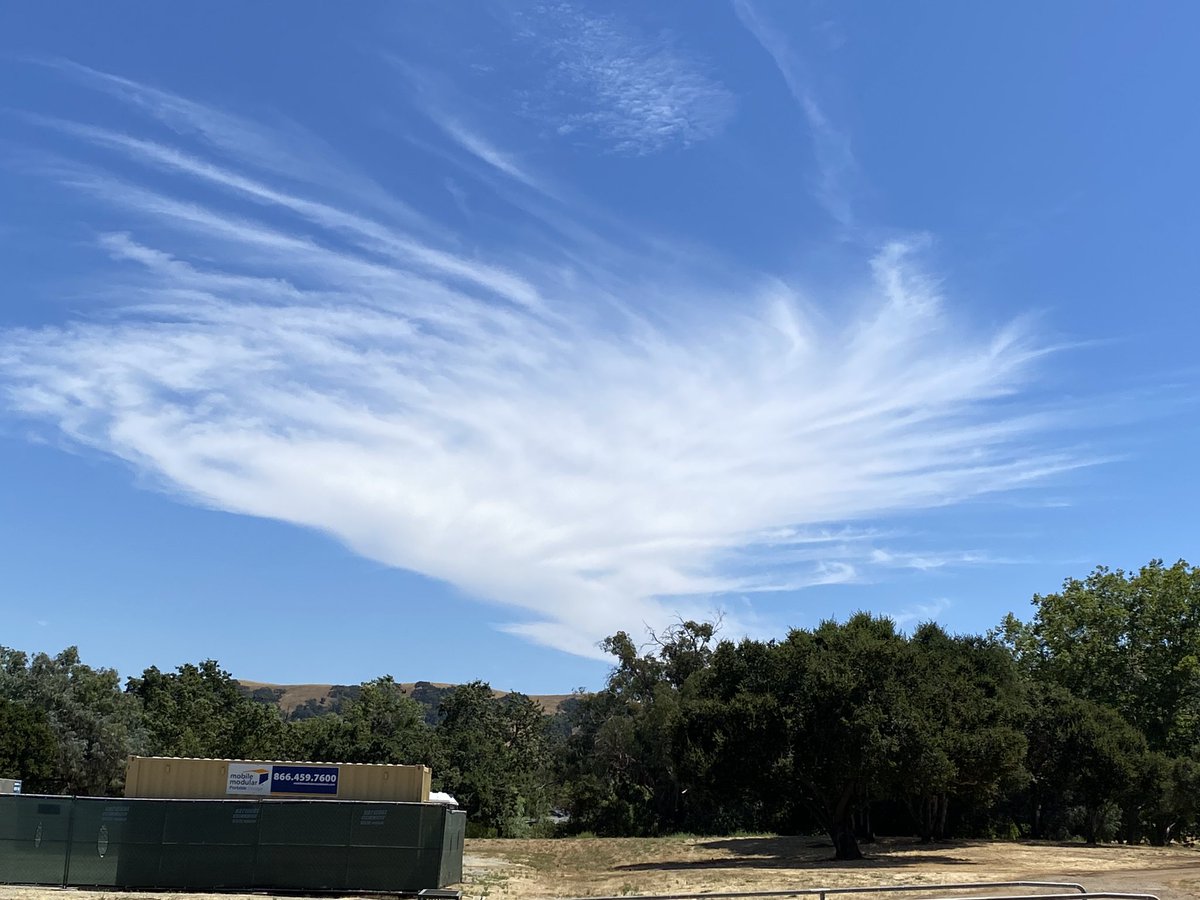 The residents of South County witness some of the most beautiful skies. Our beautiful Gilroy campus is no exception. 

With GAV 4 FREE stay close to home, get FREE Tuition until Spring 2024 and learn surrounded by beauty! 

Gavilan.edu

#beauty #beautifulcampus