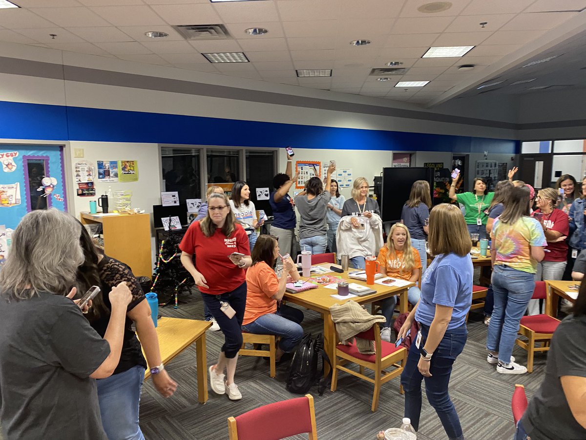 ElsaCarter134's tweet photo. Thanks @nebbienation for letting me join in on the required training fun! So happy to spend the day with an awesome staff! @rockwallschools @RockElemC_I https://t.co/g168veS0kG