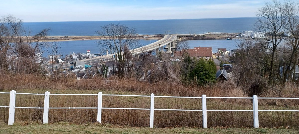 MickeytheSleeve's tweet image. The view from Twin Lights at the top of Lighthouse Road, 200 feet above sea level, Mickey's hill training discovery from the new novel Mulligan available soon from Amazon.com.  #Mulligan #doover #newnovel #novel #JerseyShore #atlantichighlands #amazonbooks