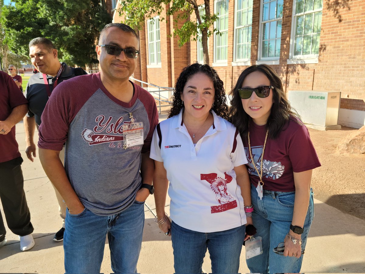 YsletaHS's tweet photo. Welcome Back Rally with some of our amazing faculty and staff 🏹 #BOWUP #IndianPride #YsletaMentality https://t.co/TWLfjvEQHl