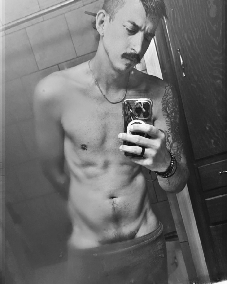 bones_6969's tweet photo. Let’s get this 200 re tweets and I’ll drop the towel https://t.co/knAp6DEQuT
