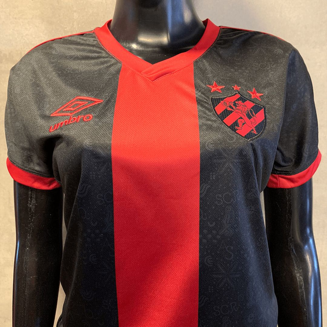 elaseosport's tweet photo. Camisa feminina padrão 3 do Sport 2023! 

A feminina não tem gola. 

R$: 299,90
Sócia tem 10% de desconto na loja oficial @Cazadosport_. 

#ElasVestemUmbro
#ElasEoSport https://t.co/9Yf0fPwuY5