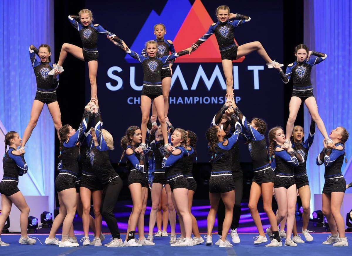 A #flashbackfriday back to competition season! We 👀 you <a href="/CA_Frisco/">CA Frisco</a> !!! #theworldneedsmorecheer #cheerathletics #cheerleader #cheer #cheerleading